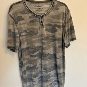 Lucky Brand Men's Short Sleeve Camo Tee